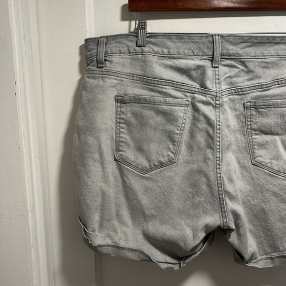 Old Navy Boyfriend Shorts - Picture 6 of 12